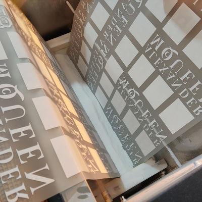 अच्छी कीमत थोक ट्रांसफर पेपर 60 सेमी 30 सेमी पेट डबल साइडेड मैट डीटीएफ फिल्म रोल डीटीएफ प्रिंटर के लिए ऑनलाइन